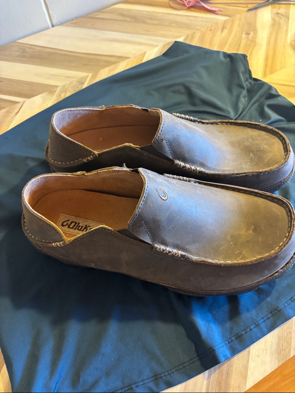 OluKai Moloa Men’s Premium Leather Slip-On Loafers - Picture 4 of 8